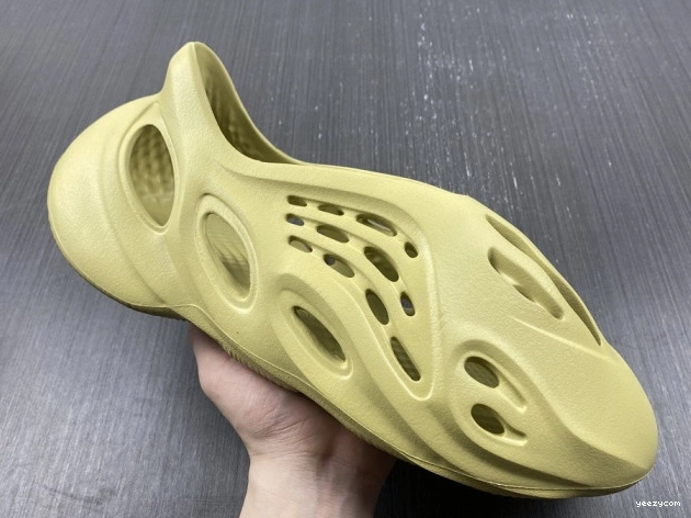 Foam Adidas RNNR Yeezy Sulfur GV6775 1115